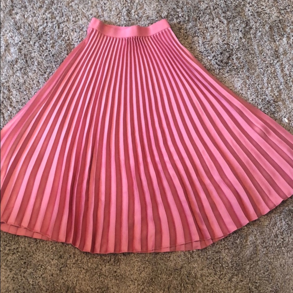 Pink long pleated skirt